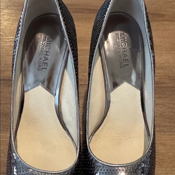 Michael Kors Josie Peep Toe Heels in Gunmetal. Size 8 - Picture 7 of 7